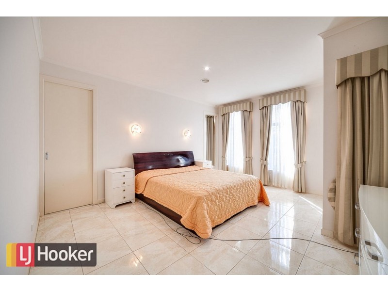 9 Pharaoh Drive, Cranbourne VIC 3977