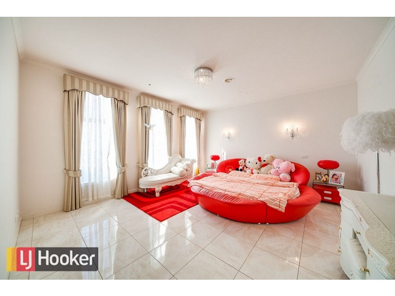 9 Pharaoh Drive, Cranbourne VIC 3977