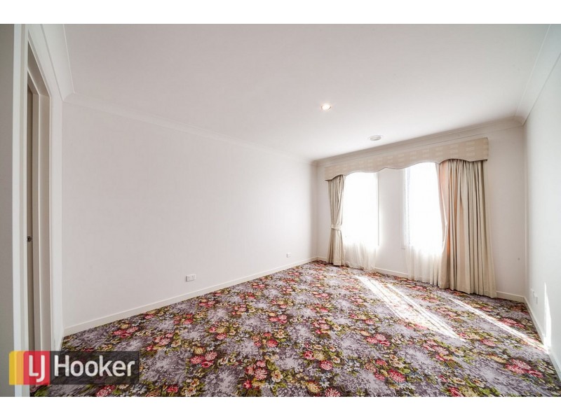 9 Pharaoh Drive, Cranbourne VIC 3977