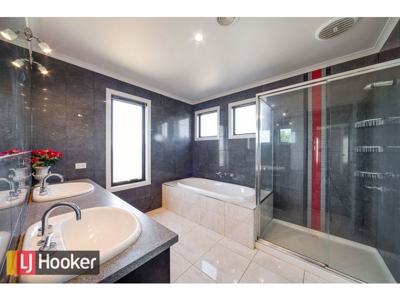 9 Pharaoh Drive, Cranbourne VIC 3977