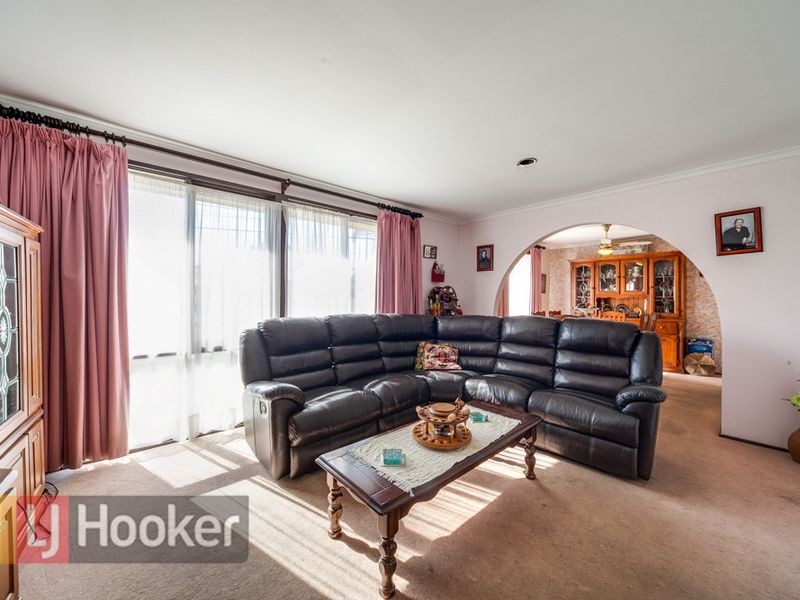 10 LOXWOOD AVE, Keysborough VIC 3173