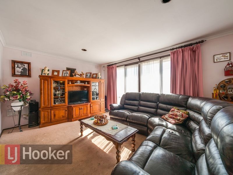 10 LOXWOOD AVE, Keysborough VIC 3173