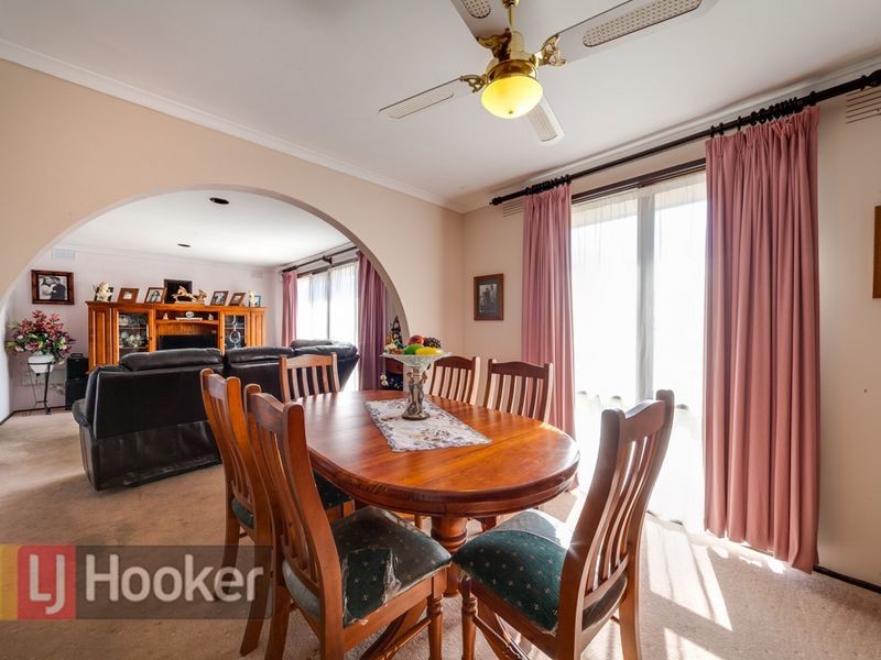 10 LOXWOOD AVE, Keysborough VIC 3173