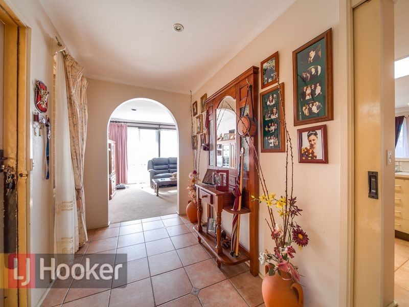 10 LOXWOOD AVE, Keysborough VIC 3173