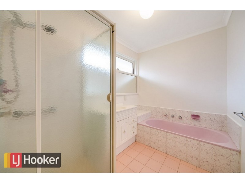 10 CORNWALL AVE, Keysborough VIC 3173