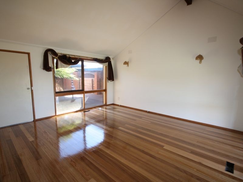 35 Springvalley Drive, Clayton South VIC 3169