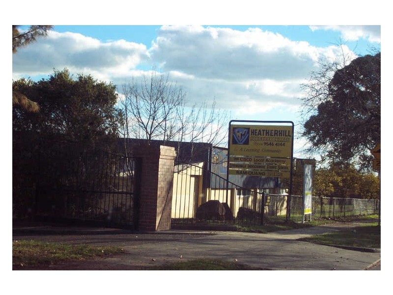 SHOP+4 BEDROOMS/24 Hosken Street, Springvale South VIC 3172