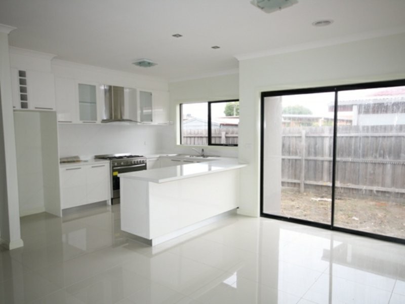 2/44 Victoria Avenue, Springvale VIC 3171