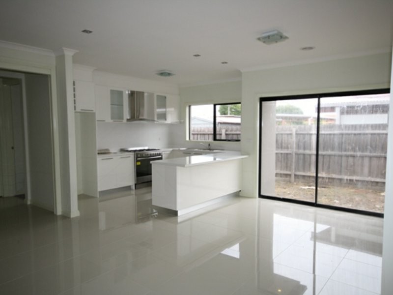 2/44 Victoria Avenue, Springvale VIC 3171