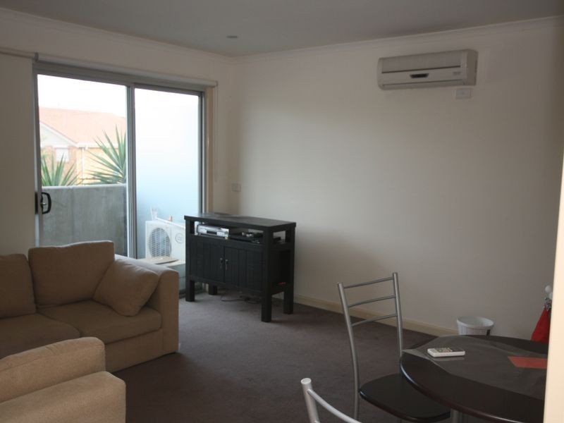 1/8 St. James Av, Springvale VIC 3171