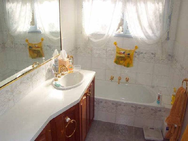 9 Locharn Crescent, Keysborough VIC 3173