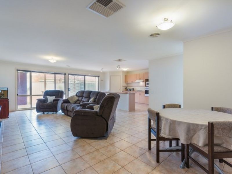 1 Ashbrook Way, Cranbourne West VIC 3977