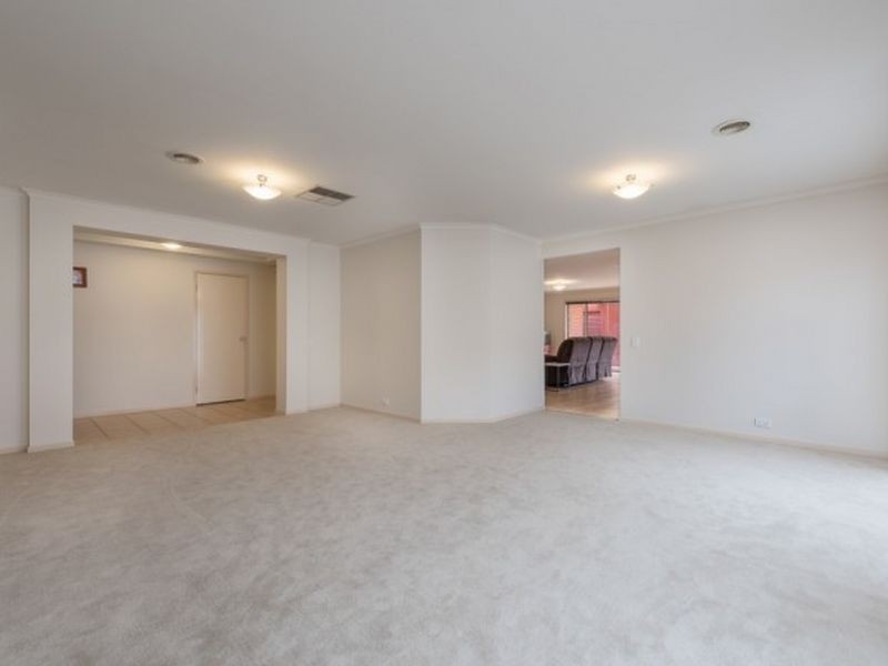 1 Ashbrook Way, Cranbourne West VIC 3977