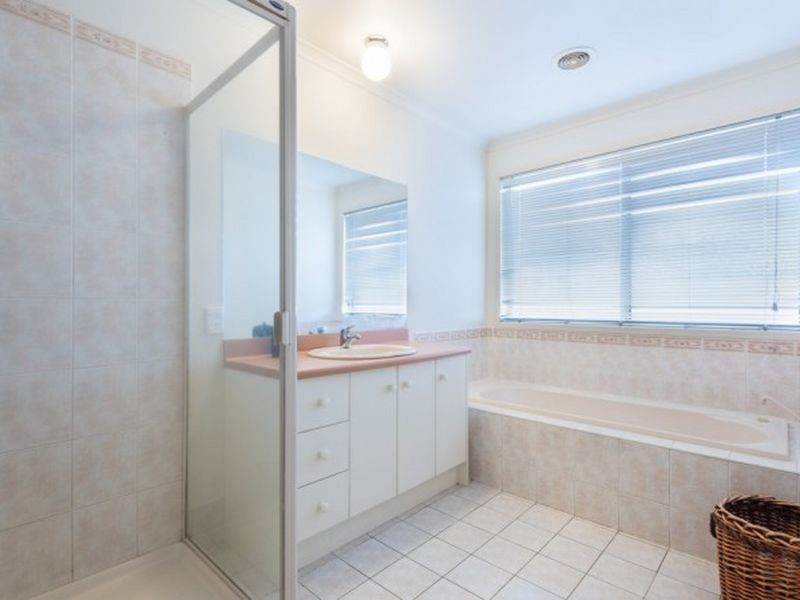 1 Ashbrook Way, Cranbourne West VIC 3977