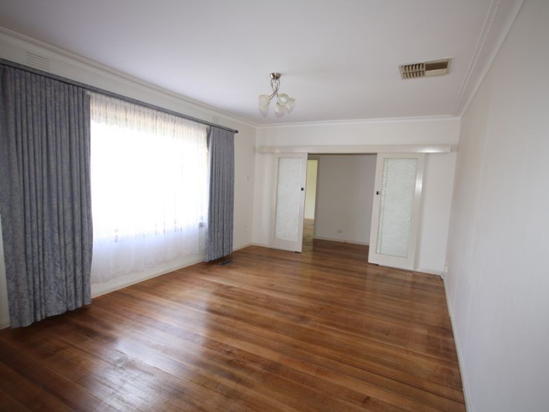 25 Oakwood Avenue, Dandenong North VIC 3175