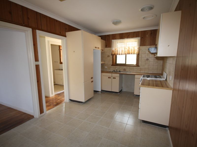 25 Oakwood Avenue, Dandenong North VIC 3175