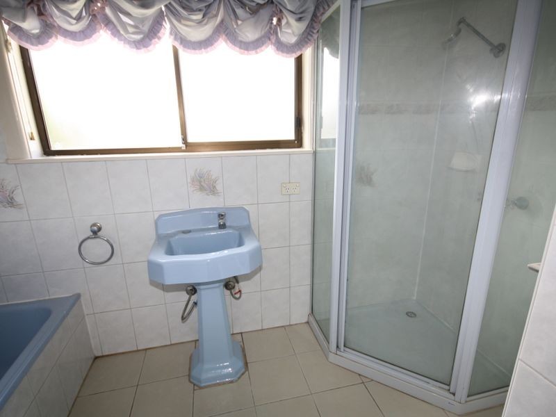 25 Oakwood Avenue, Dandenong North VIC 3175