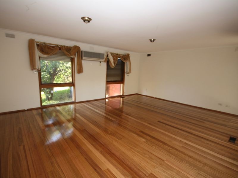 35 Springvalley Drive (79 F8), Clayton South VIC 3169
