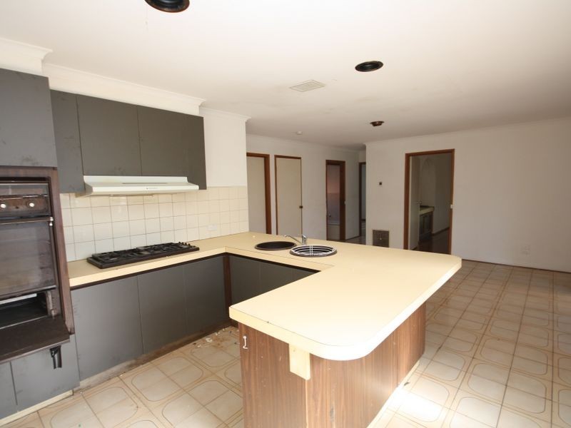 35 Springvalley Drive (79 F8), Clayton South VIC 3169