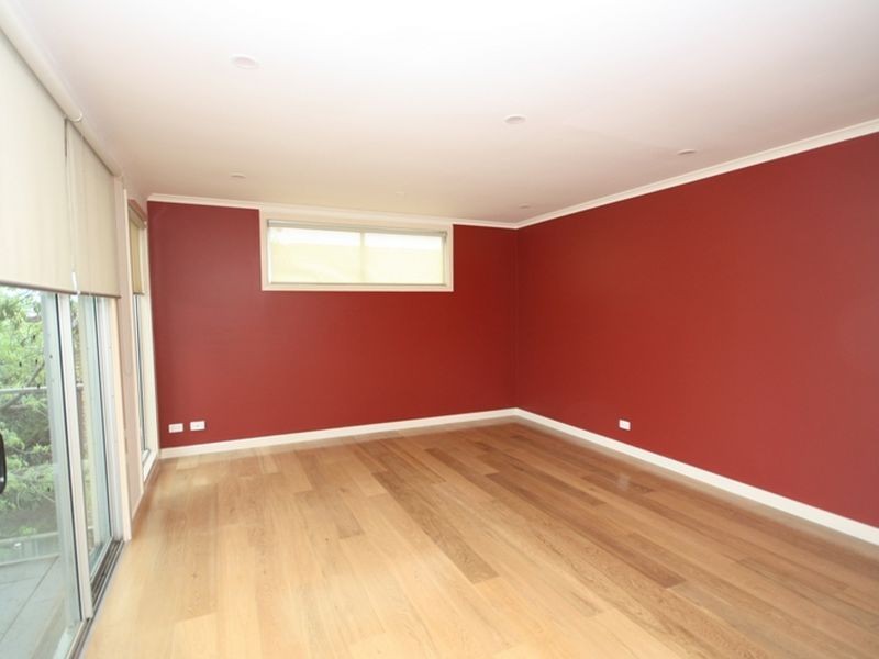 13/8 St. James Avenue, Springvale VIC 3171