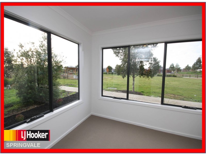 16 Nokota Lane, Clyde North VIC 3978