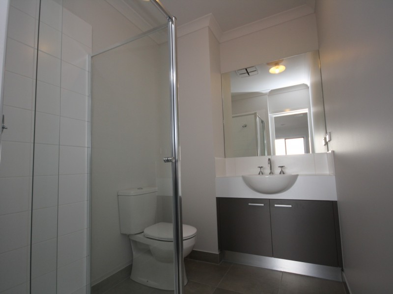 16 Nokota Lane, Clyde North VIC 3978