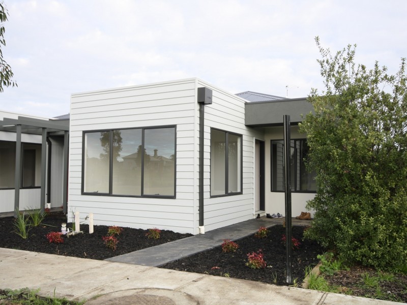 16 Nokota Lane, Clyde North VIC 3978