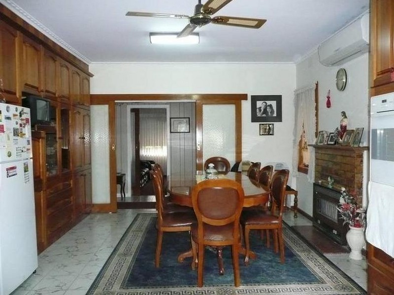 30 BALMORAL AVENUE, Springvale VIC 3171