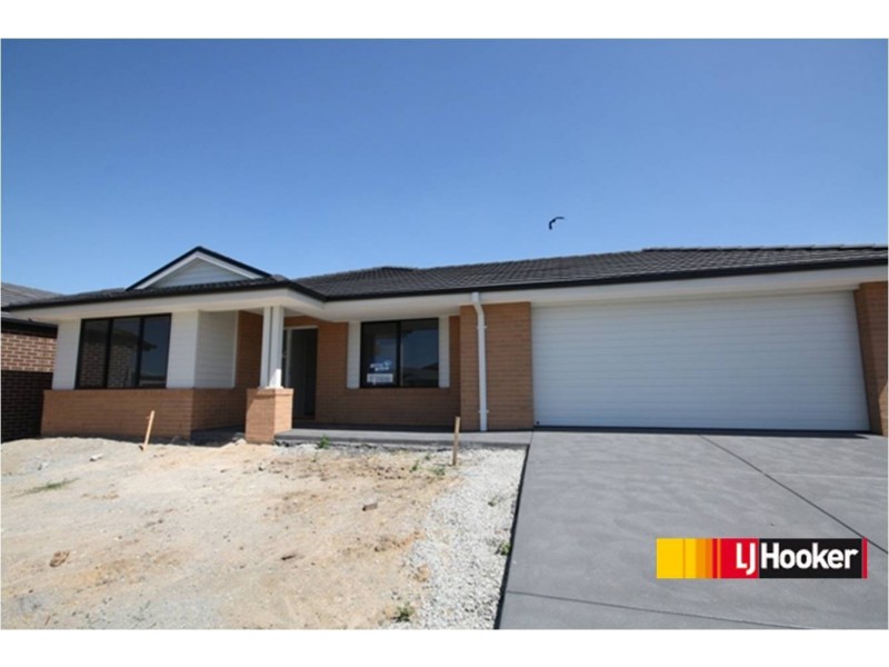 12 Cartwright Grove, Cranbourne East VIC 3977