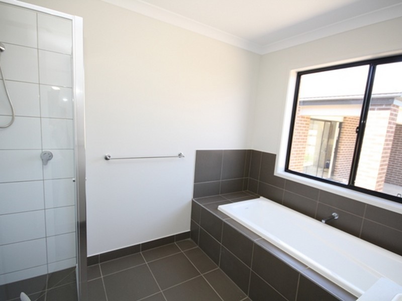 12 Cartwright Grove, Cranbourne East VIC 3977