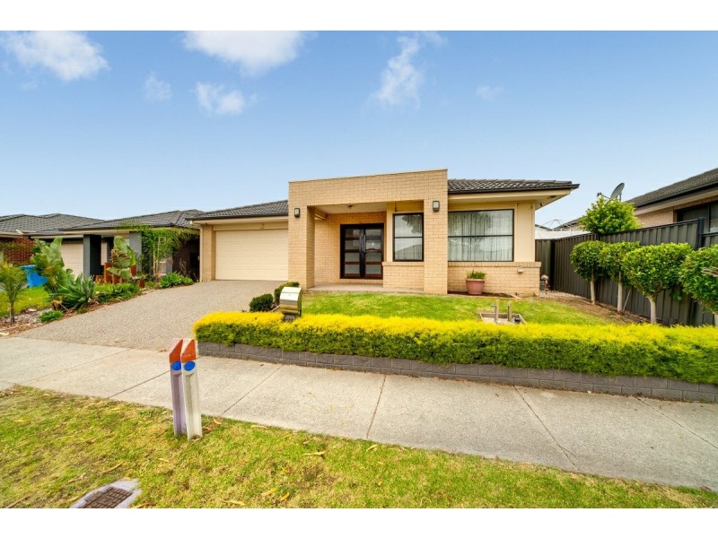 113 Selandra Avenue, Clyde North VIC 3978