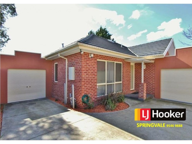 2/11 WHITWORTH AVENUE, Springvale VIC 3171