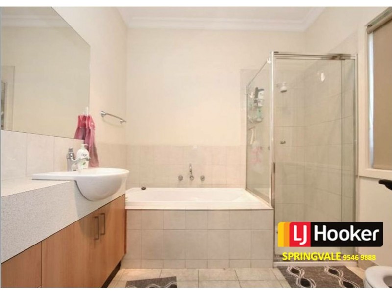 2/11 WHITWORTH AVENUE, Springvale VIC 3171