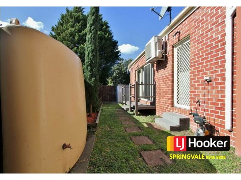 2/11 WHITWORTH AVENUE, Springvale VIC 3171