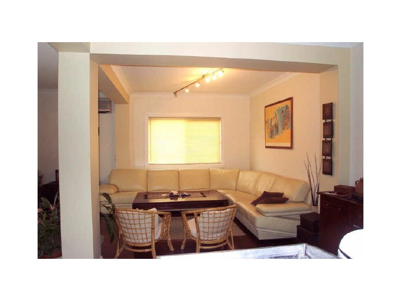 17 Wall Street, Noble Park VIC 3174