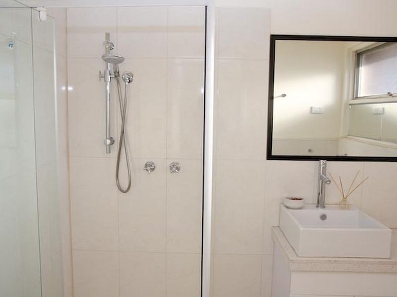 2/13 Windsor Avenue, Springvale VIC 3171