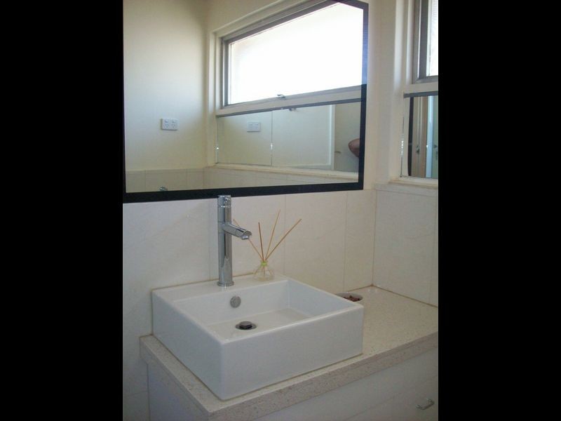 2/13 Windsor Avenue, Springvale VIC 3171