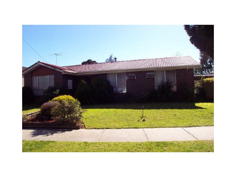 4 Finisterre Drive, Keysborough VIC 3173