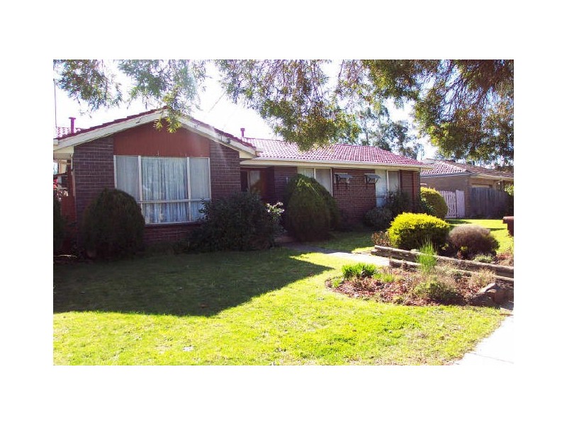 4 Finisterre Drive, Keysborough VIC 3173