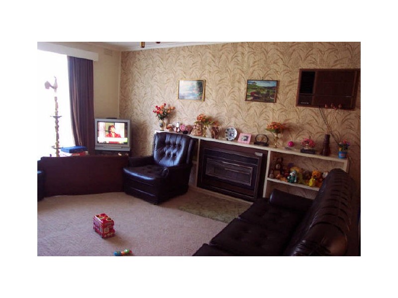 4 Finisterre Drive, Keysborough VIC 3173