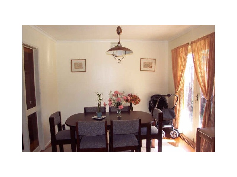 4 Finisterre Drive, Keysborough VIC 3173