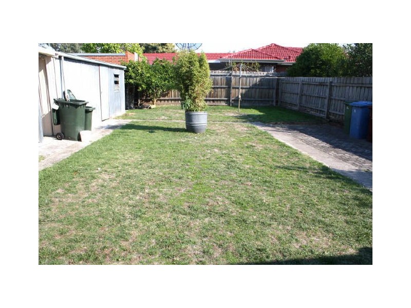 2 GILLIAN COURT, Springvale South VIC 3172