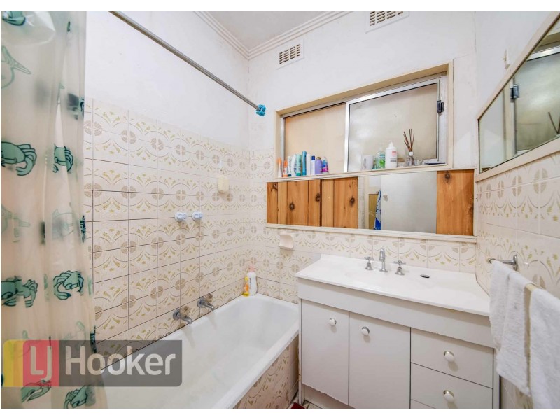 2 LOLLER STREET, Springvale VIC 3171