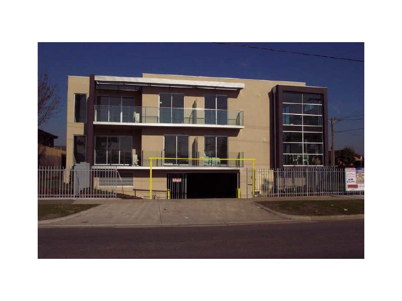 2/8 St James Avenue, Springvale VIC 3171