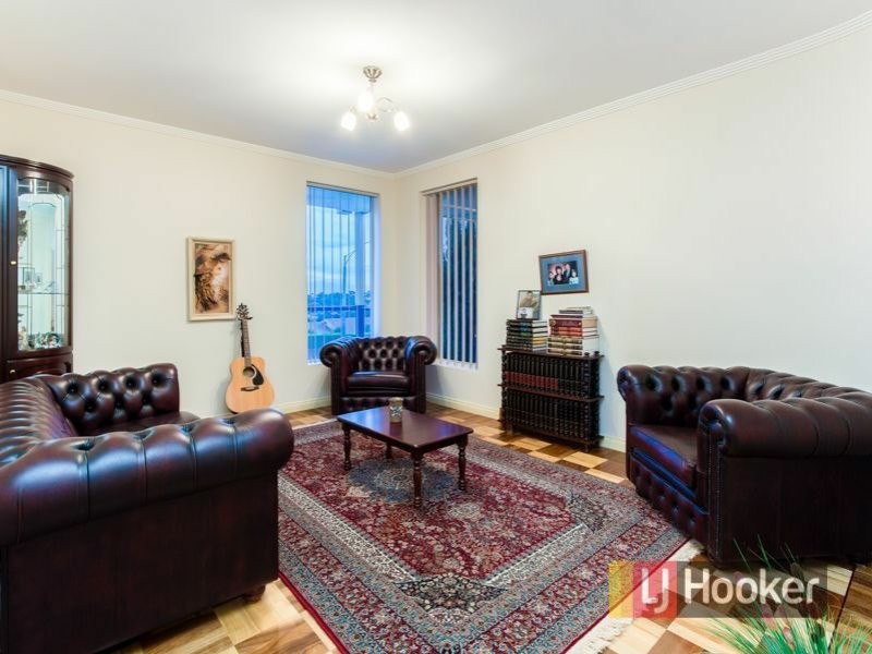 15 SKIPTON SQUARE, Endeavour Hills VIC 3802