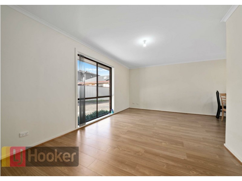 2/5 REARK AVENUE, Noble Park VIC 3174