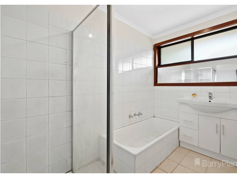 1/2 WADDINGTON CRES, Springvale South VIC 3172