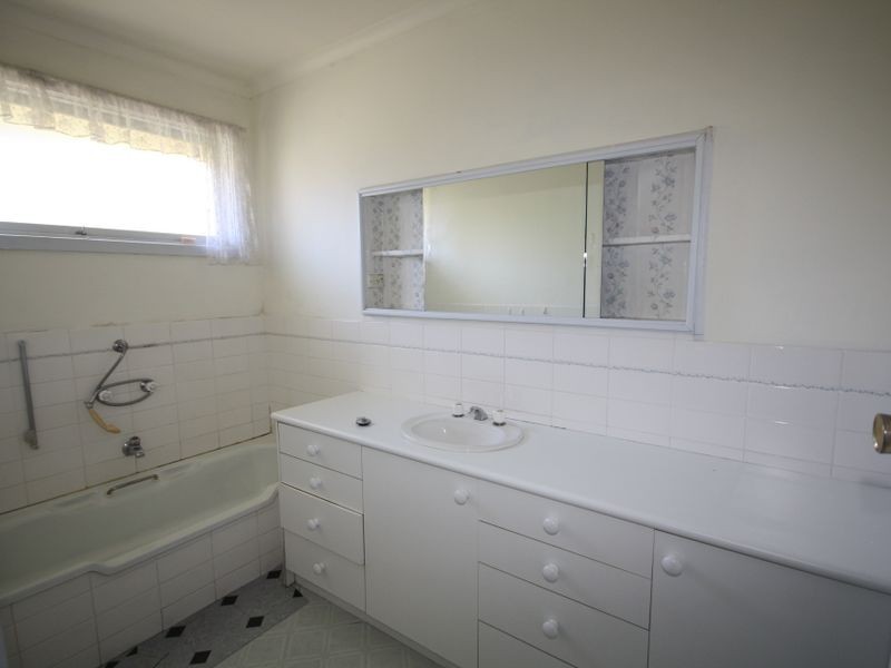 2 Jacaranda Road, Wheelers Hill VIC 3150