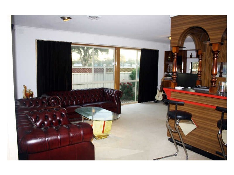 28 Andleon Way, Springvale South VIC 3172