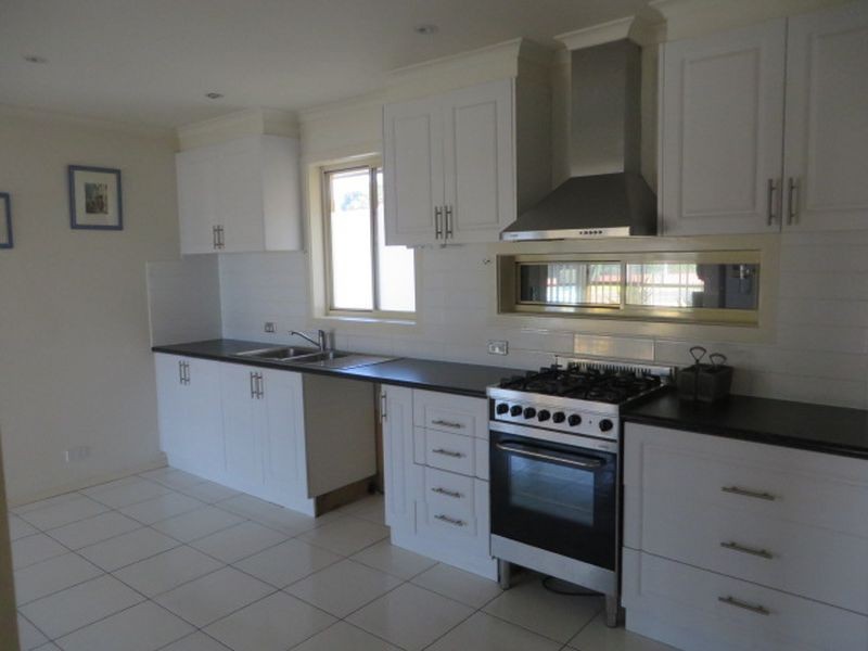 2 Guildford Avenue, Springvale VIC 3171